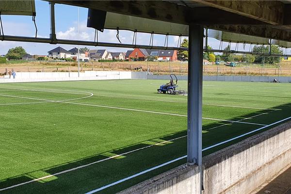 Renovatie kunstgras voetbalveld KFC Voorde-Appelterre - Sportinfrabouw NV